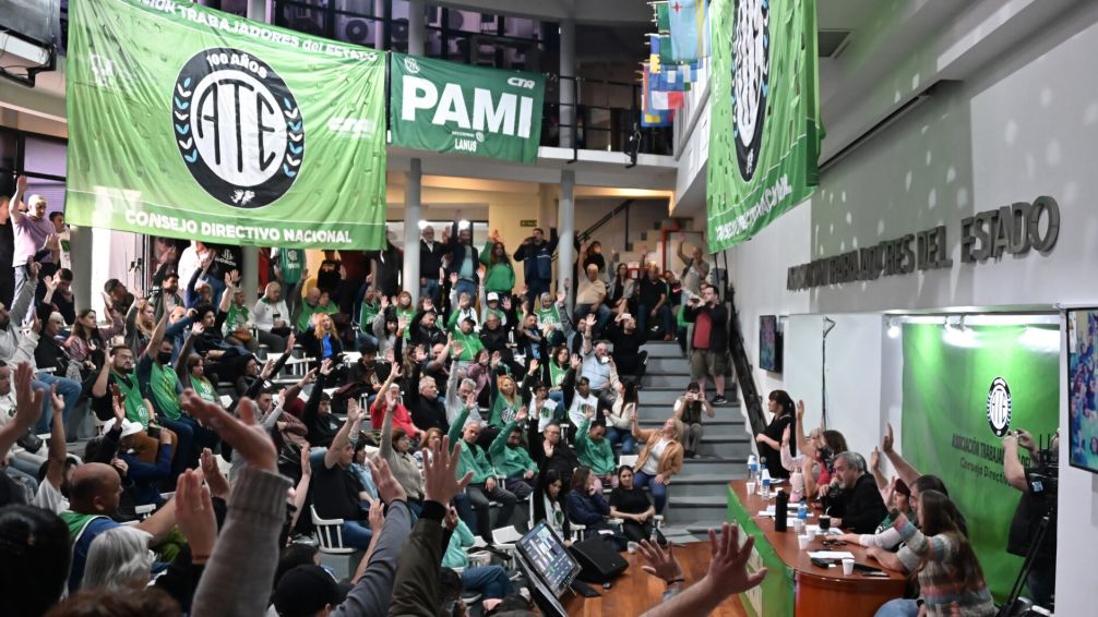 Sturzenegger insta a trabajadores estatales a jubilarse en 30 días y crece la tensión