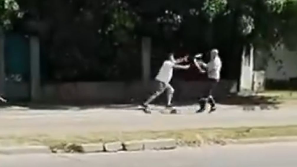 Brutal discusión de tránsito: carnicero acuchilló a un vecino en plena Avenida en La Plata
