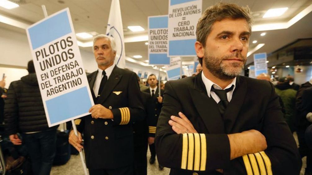Aerolineas Argentinas: la justicia obliga a los trabajadores a  avisar con 5 días de antelación medidas de fuerza