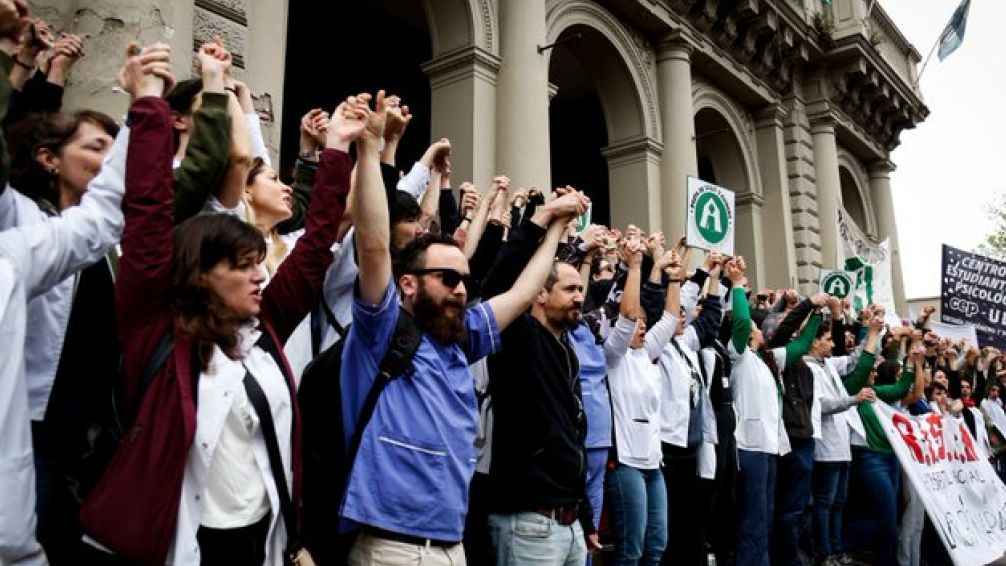 Luego del intento de cierre, trabajadora del Bonaparte explica el estado actual de la lucha en el Hospital