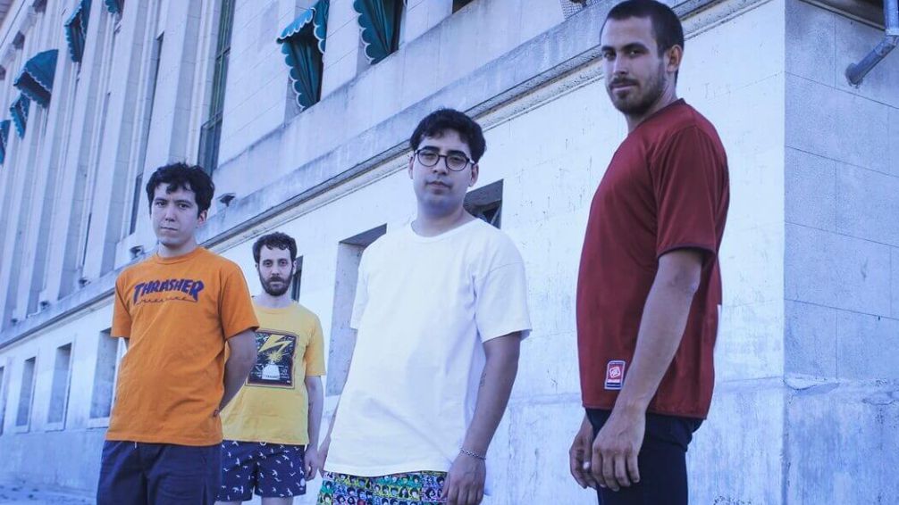 En este cuarto disco la banda destila una actitud desafiante, con ese toque de ironía que va más allá de la música.