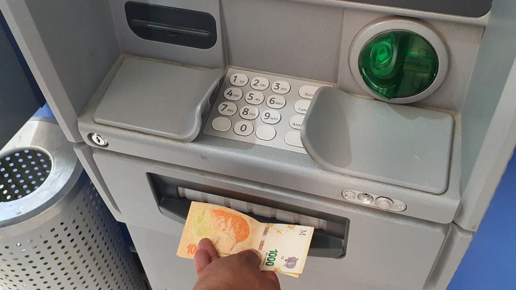 Salarios aplastados: el poder adquisitivo sigue peor que el año pasado