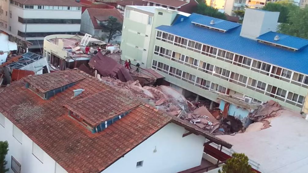 Villa Gesell: se derrumbó un hotel, falleció un jubilado y hay entre 7 y 9 desaparecidos
