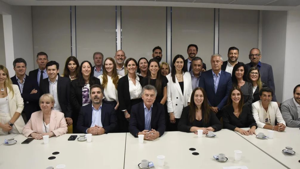 Macri se reunió con su bloque y afirmó que busca aliarse con Milei	