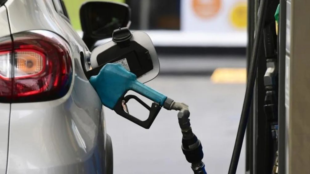 El Gobierno de Javier Milei autorizó un aumento de hasta 4% en los combustibles