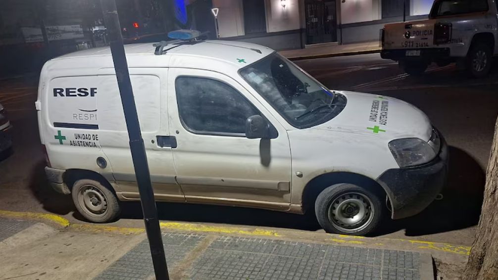 Delincuentes armados robaron una ambulancia y gatillaron al conductor en Merlo