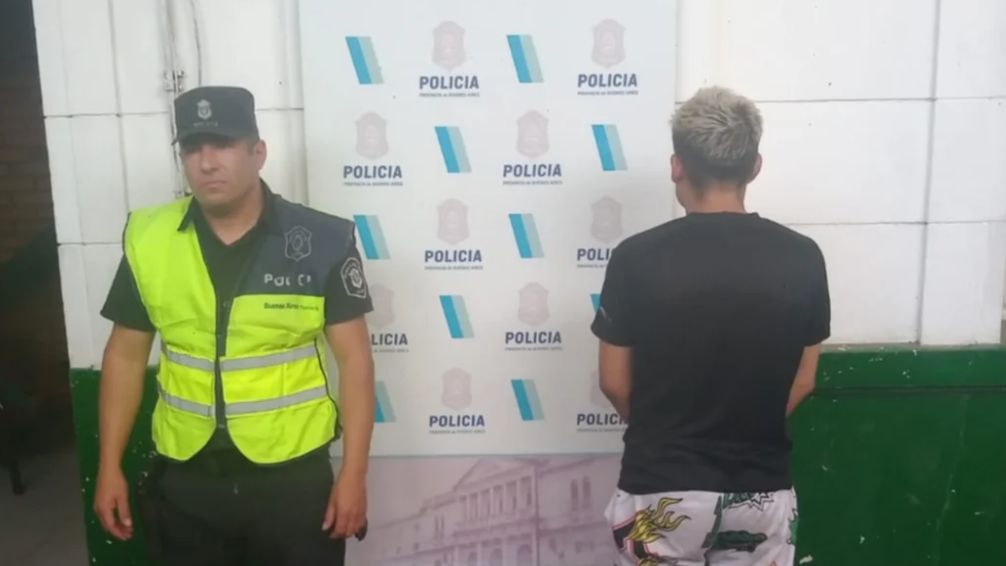 Bahía Blanca: lo detuvieron, lesionó a una policía y escapó