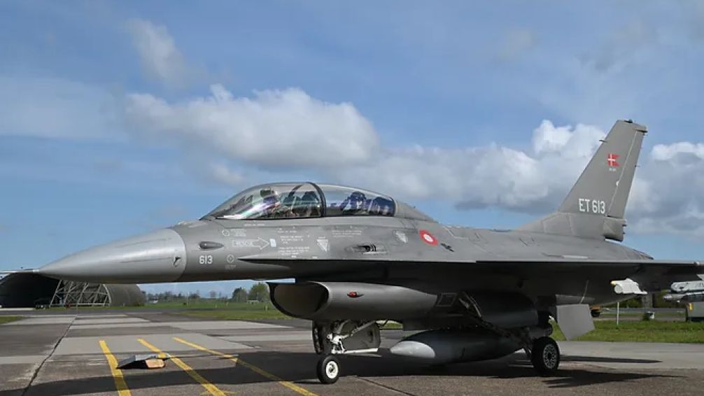 El Gobierno gastó casi USD 1000 millones en la compra de misiles y bombas para los aviones F - 16