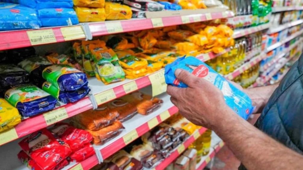 Informe: el 90% de los argentinos debieron cambiar sus hábitos de compras