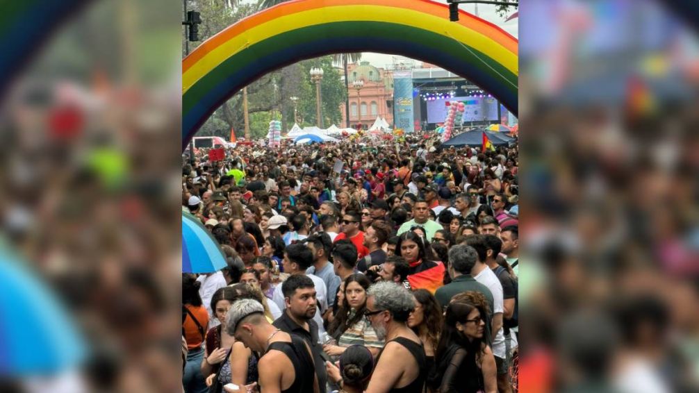 Multitud. La Marcha del Orgullo comenzó a la mañana e incluyó una movilización desde Plaza de Mayo hasta el Congreso.