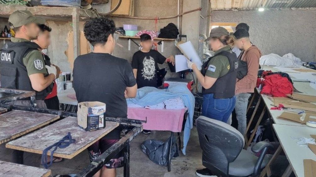Desbarataron un taller textil ilegal en Lugano		