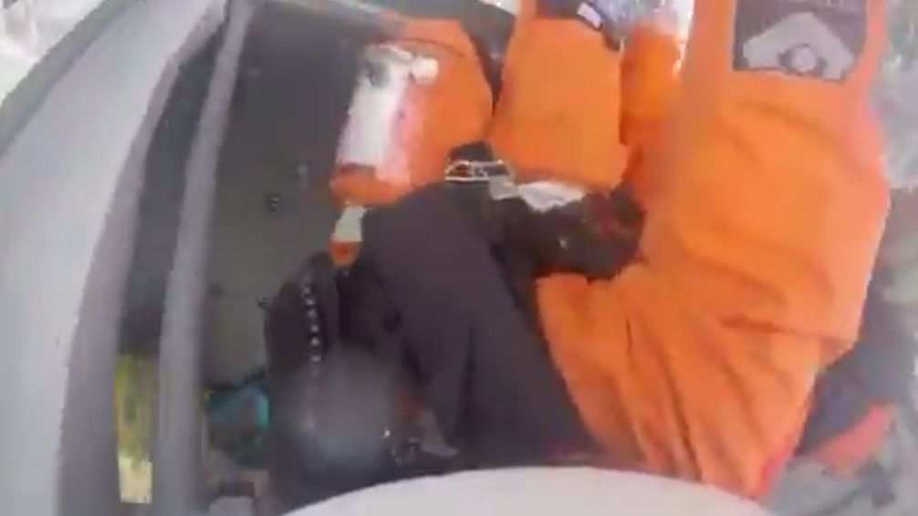 VIDEO: En Mar del Plata Prefectura realizó un rescate de película a 230 kilómetros de la costa