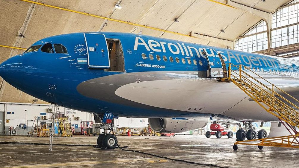 Aerolíneas Argentinas: el gobierno amenaza con cerrar la empresa antes de fin de año