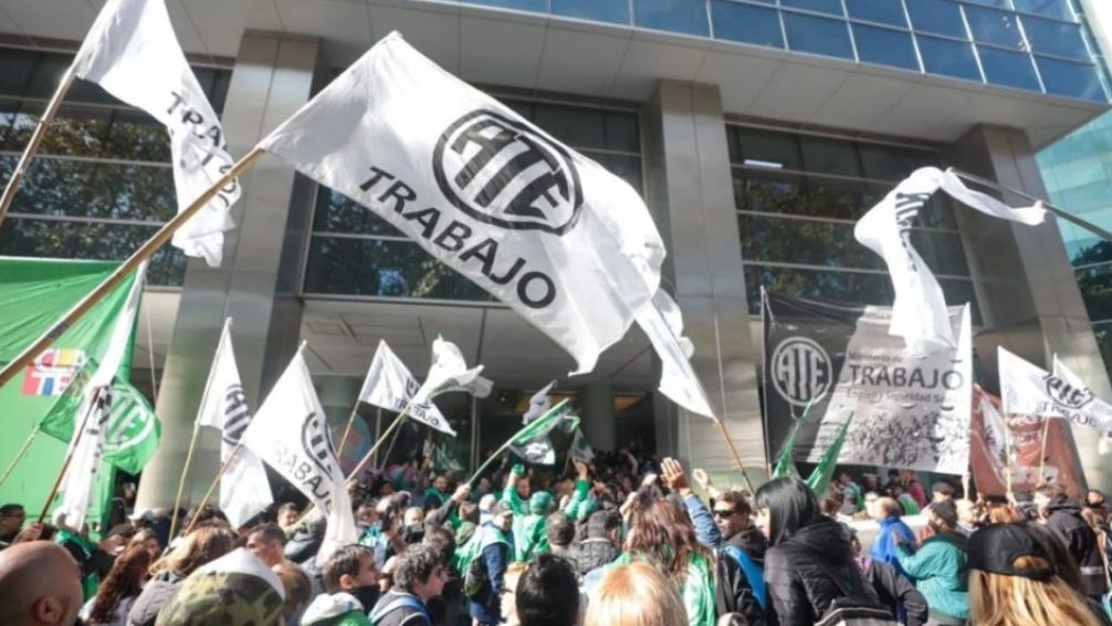 Estatales vuelven a marchar y anuncian:'Esto va a terminar muy mal y antes de lo que muchos piensan'