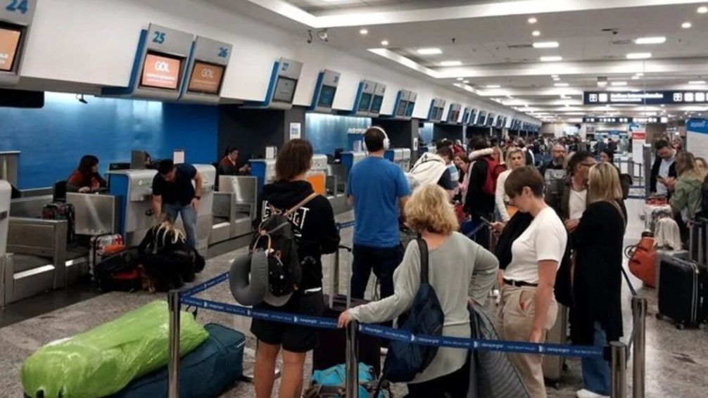 Fuerte descargo de aeronauticos contra Bullrich 'está pasada de copas de vino y sale a decir cualquier cosa' 