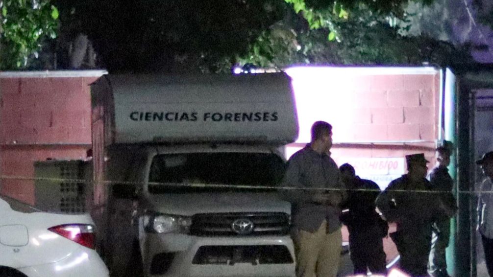 Once cadáveres fueron hallados dentro de una camioneta abandonada en Guerrero