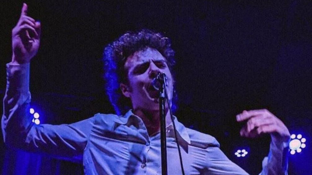Músico, compositor y productor argentino cuya carrera ha transitado desde la guitarra hacia un sonido más electrónico, pesado y bailable.