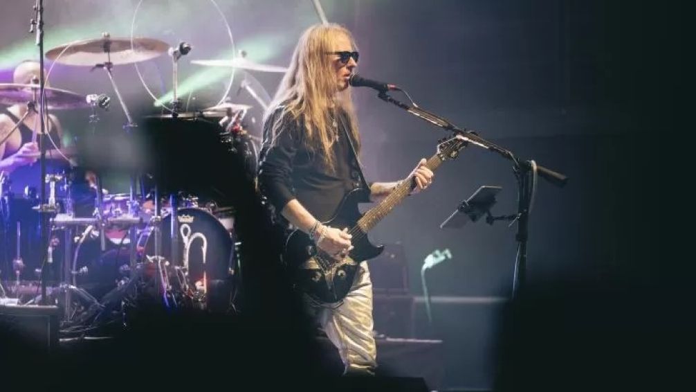 El escenario del Art Media fue el epicentro que reunió a fans del rock que disfrutaron cada riff y melodía que Jerry Cantrell hizo sonar