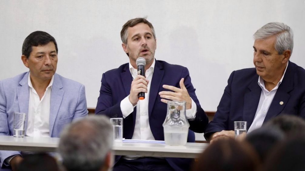 Achával expuso en la Universidad de Jujuy sobre gestión de gobierno