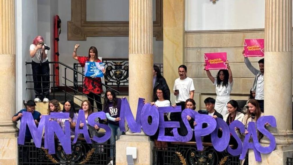 El Senado de Colombia aprobó una ley que prohíbe el matrimonio de personas menores de edad