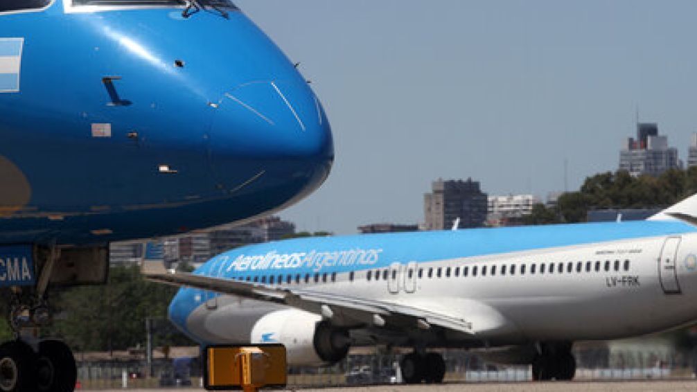 La quiebra de Aerolíneas Argentinas que quiere Milei costaría más de 7.500 millones de dólares