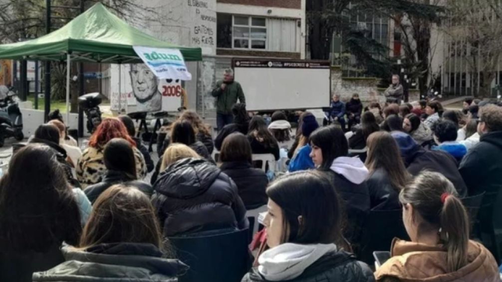 Mar del Plata: durante este miércoles hubo un paro docente en la Unmdp para manifestarse contra el Gobierno Nacional
