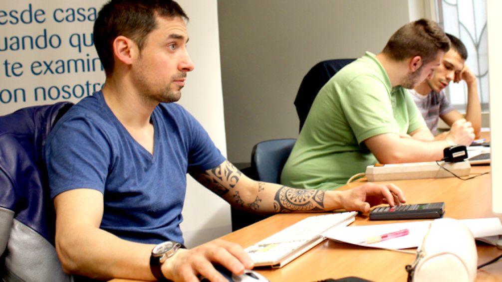 Cómo es el polémico examen con el que Milei busca 'depurar' el empleo público