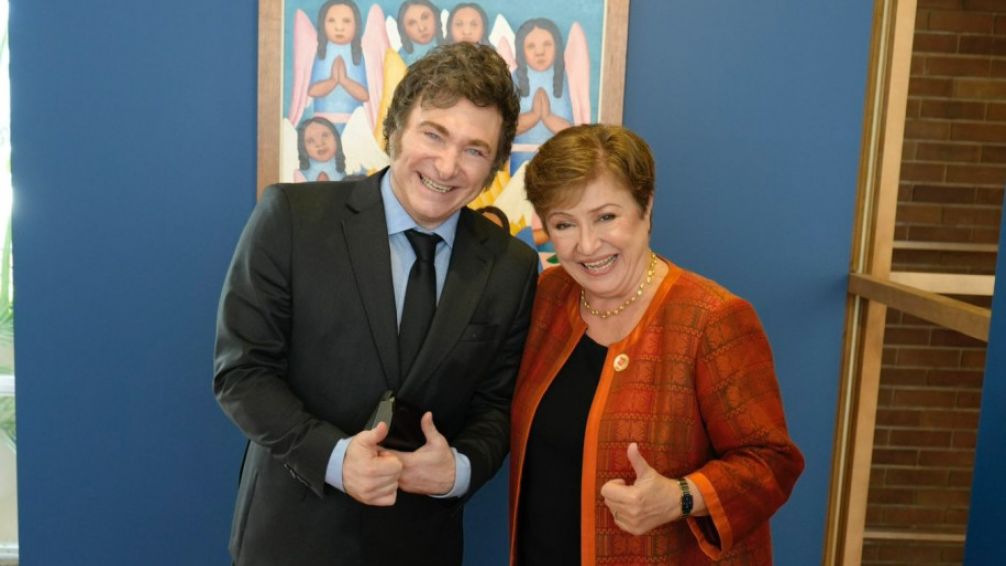 Posando para la foto. Milei y la titular del FMI, Kristalina Georgieva, tras su encuentro en el G20 de Brasil.