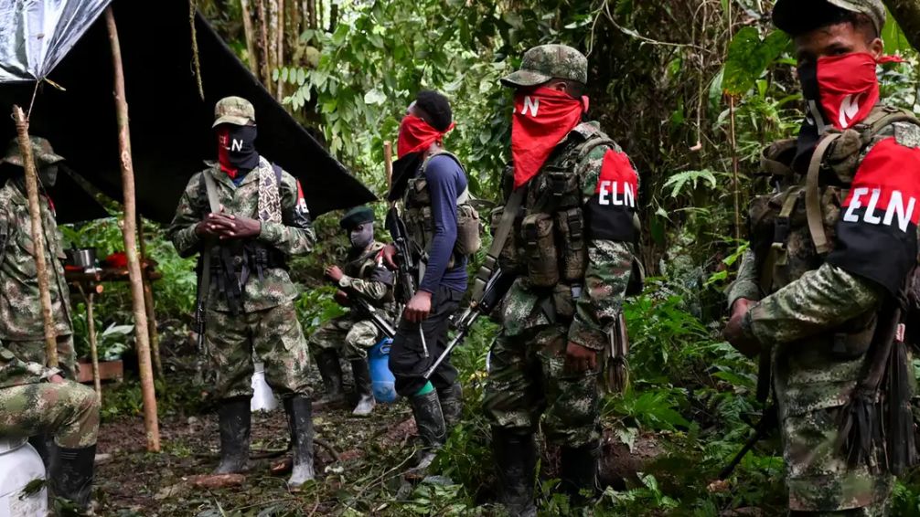 En plenas negociaciones de paz, el ELN mata a cinco soldados del Ejército de Colombia