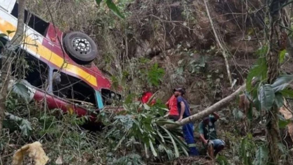 Tragedia en Brasil: al menos 23 muertos tras accidente de bus escolar