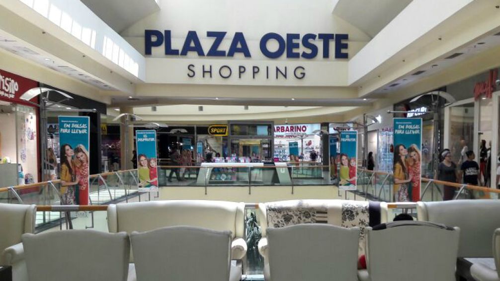 Morón: Se desplomó parte del techo del shopping Plaza Oeste
