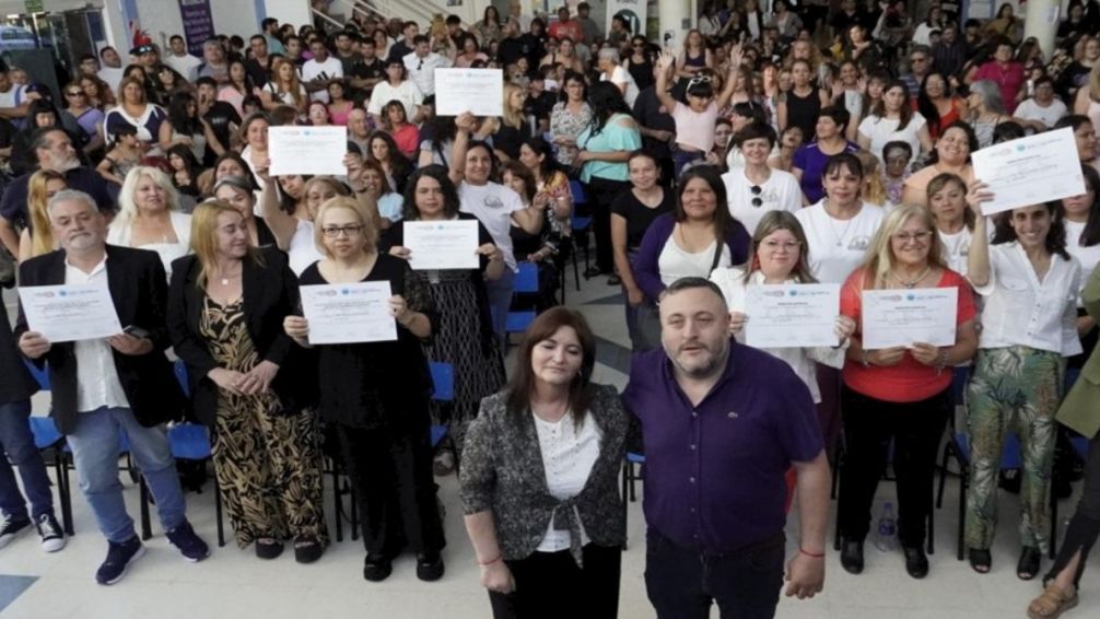 En José C. Paz la salud mental es una prioridad, cientos de personas recibieron sus certificados de Operadores Territoriales en Adicciones