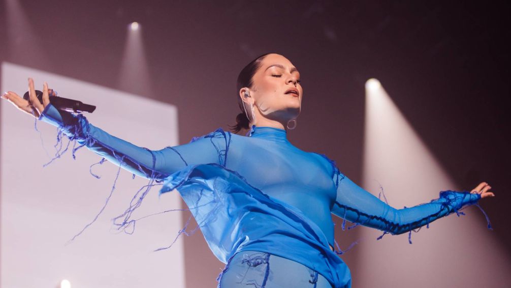 'No sé cómo afrontarlo, superarlo y crecer con él': Jessie J se sincera después de su diagnóstico de TDAH y TOC