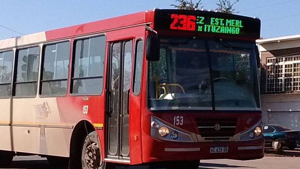 Violenta pelea en Merlo: un automovilista agredió y lastimó a un colectivero con una llave cruz