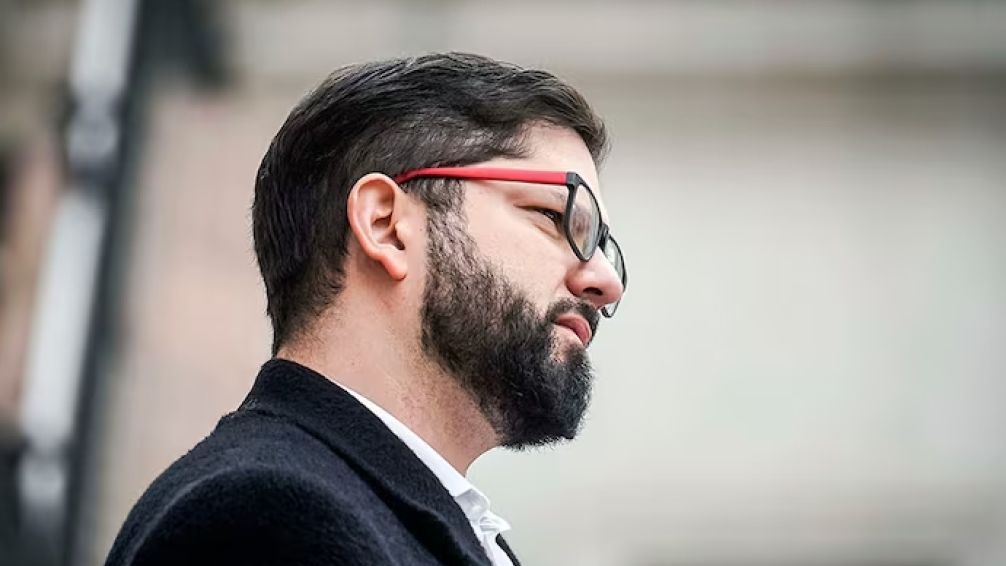 Caso Boric: la denunciante negó haber enviado 'fotos íntimas' al mandatario chileno