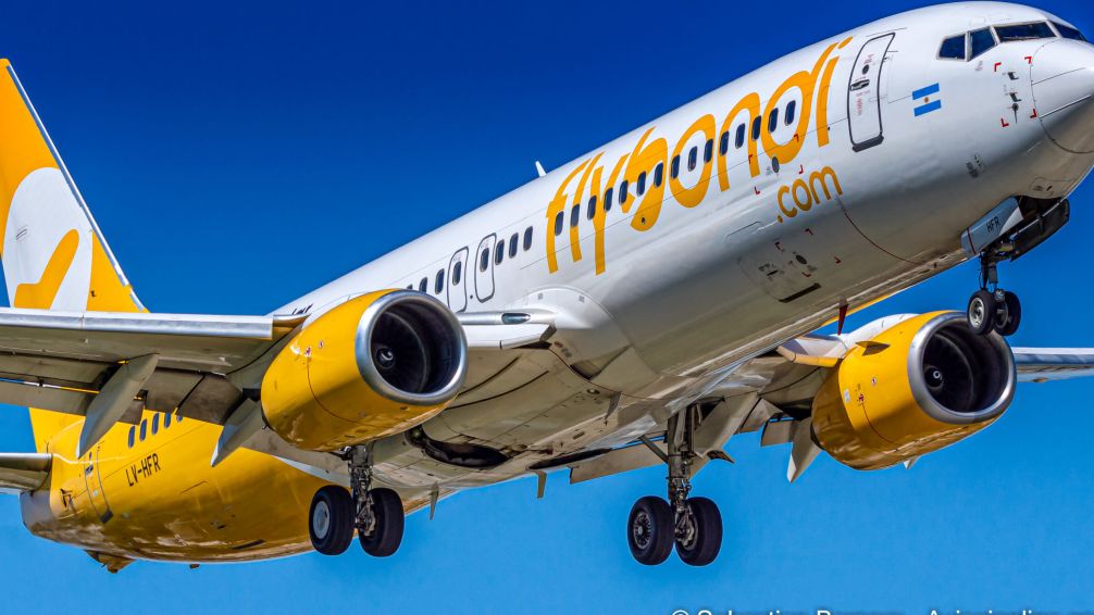 Otro escándalo de Flybondi: demoras y cancelaciones afectaron a pasajeros