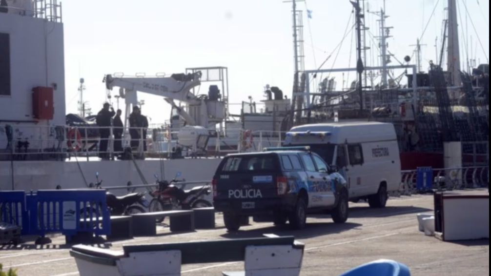 Horror en Bahía Blanca: encontraron un cuerpo en el interior de un buque de Prefectura 