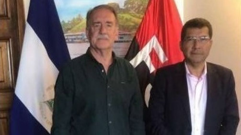 Carlos Midence compartió un encuentro con Eduardo Artés, dirigente del Partido Comunista chileno Acción Proletaria