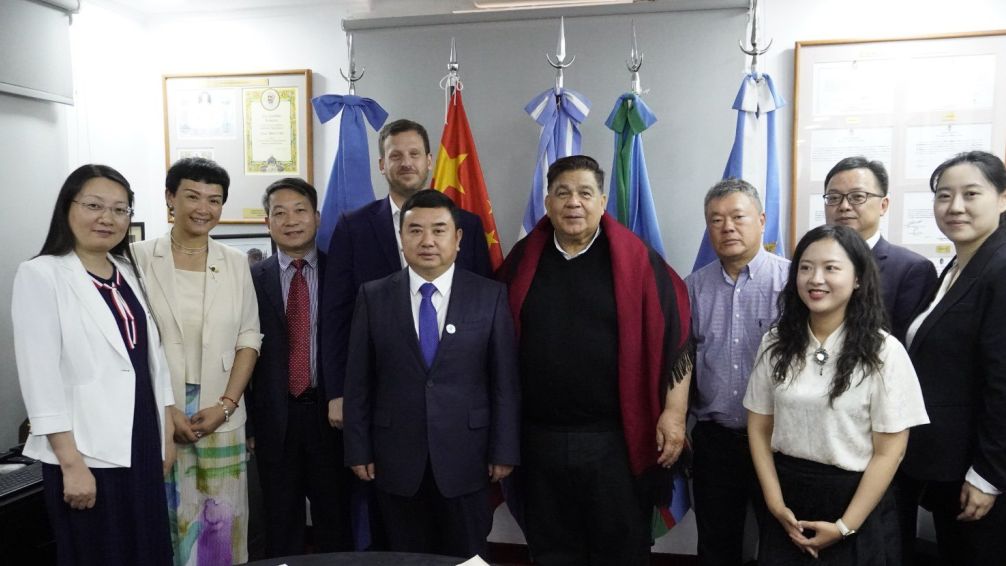Mario Ishii recibió en José C Paz a la comitiva de la Universidad de Hubei, República Popular de China