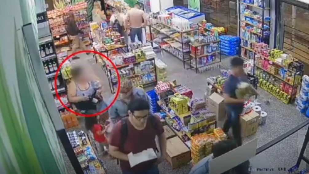 Atraparon a 'Fernecito': robaba tres botellas por día