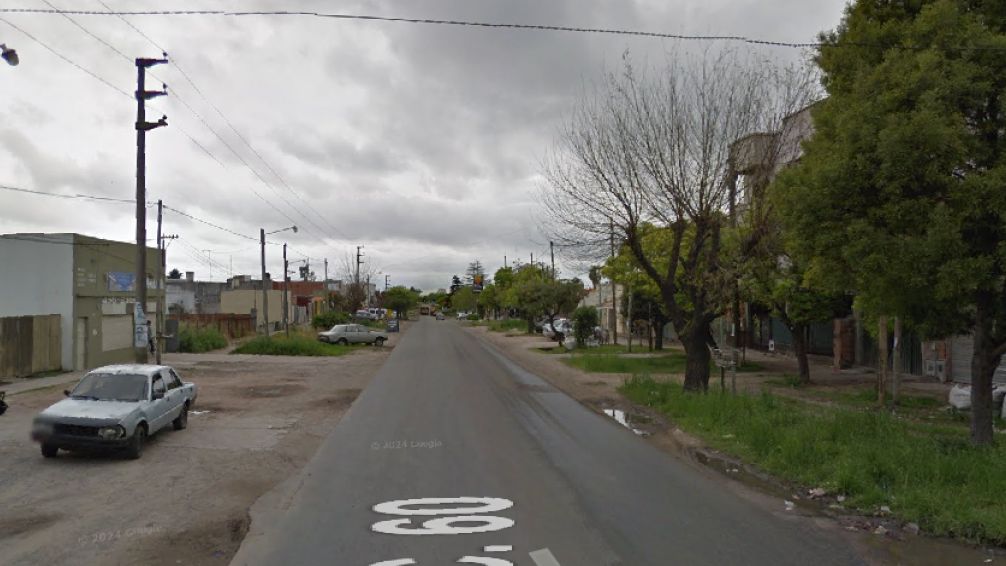 Violento asalto a una familia en Los Hornos: golpeados y amenazados por cuatro delincuentes