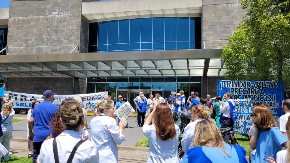 Médicos: El 84%  está disconforme con su salario y el 78% recurre al pluriempleo