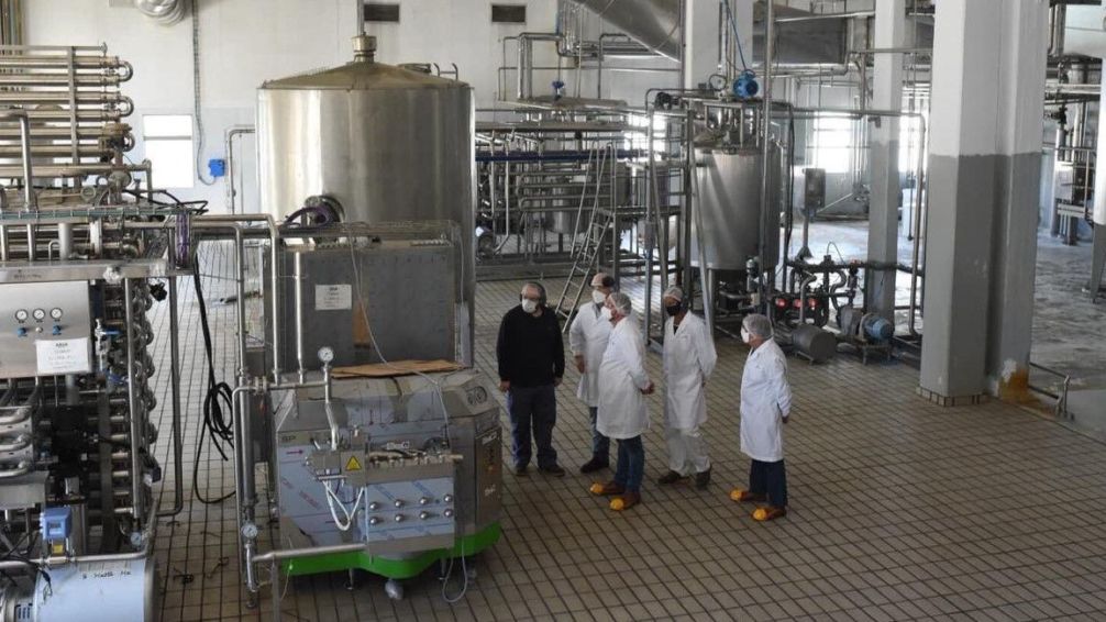 Denuncian a la empresa lechera Arsa por negarse a pagar deudas multimillonarias a sus trabajadores