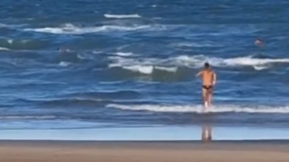 Cuatro jóvenes tuvieron que ser rescatados por guardavidas en Mar del Plata: 'Fueron directo al peor lugar'
