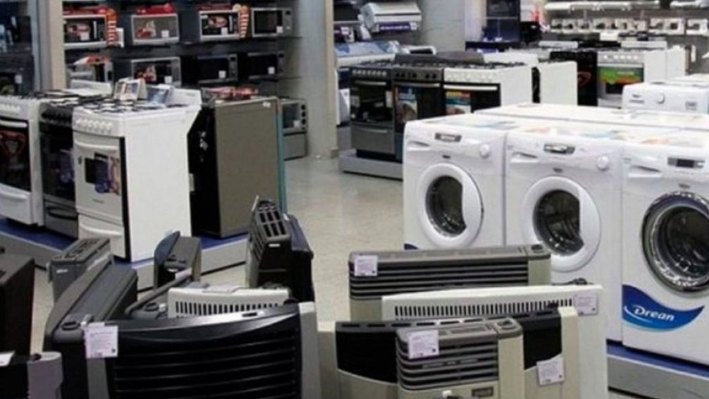 El gobierno de Javier Milei insiste con desregular el comercio y favorecer la importación para aumentar la oferta y descarta el problema real de la baja en el consumo: los ingresos no alcanzan