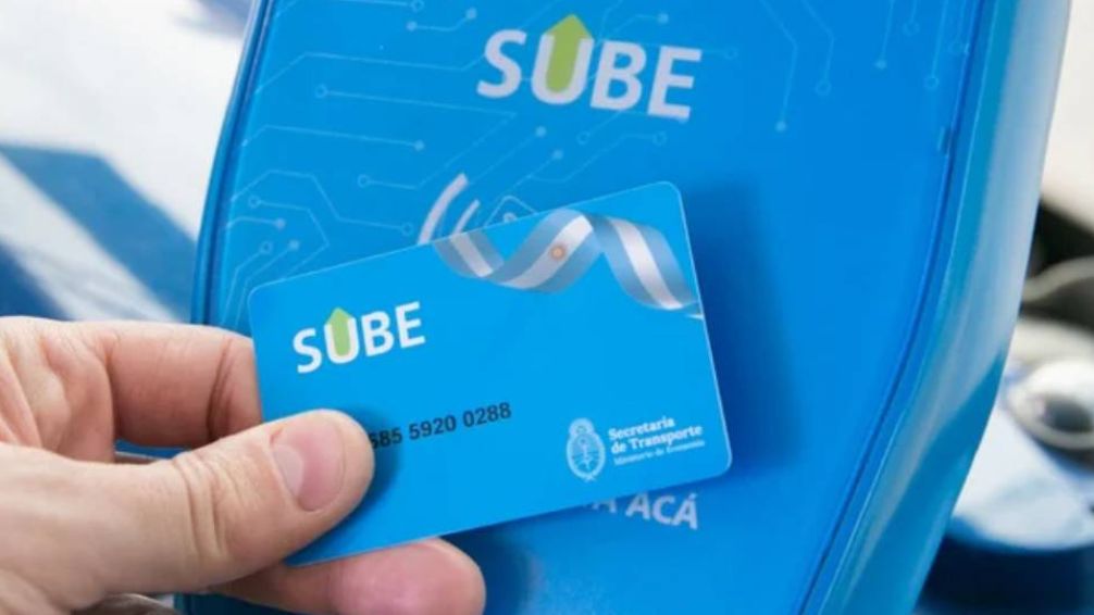 Boleto. El sistema de boleto electrónico sustituyó a las monedas en los colectivos y a los cospeles en subtes y trenes.