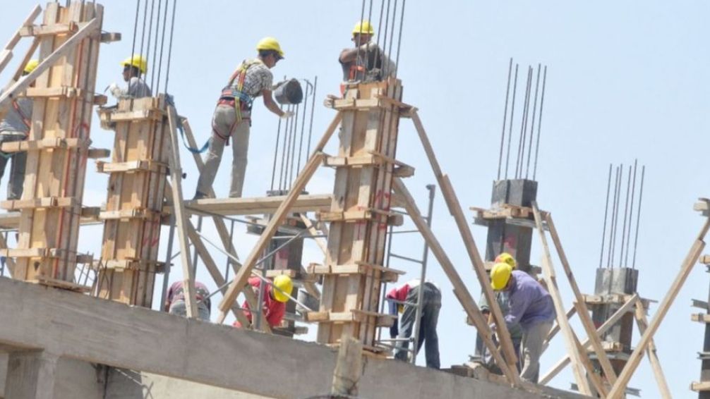 La construcción en Argentina registra una nueva caída del 15,9% interanual, según datos del INDEC