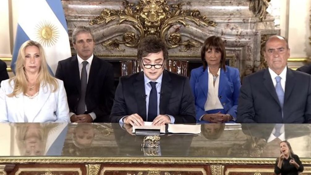 Milei afirma que el salario básico promedio en Argentina es de mil cien dólares 