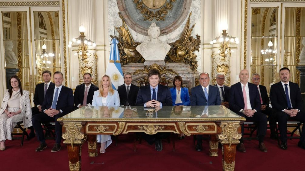Anuncio. Milei junto a su gabinete durante su última Cadena Nacional.