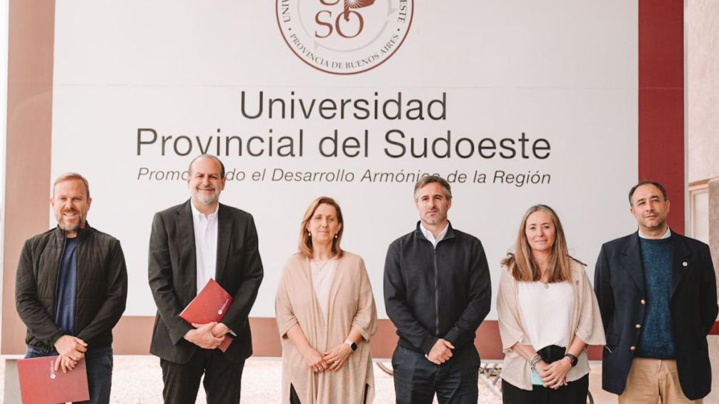 Achával recorrió el puerto de Bahía Blanca y la Universidad del Sudoeste